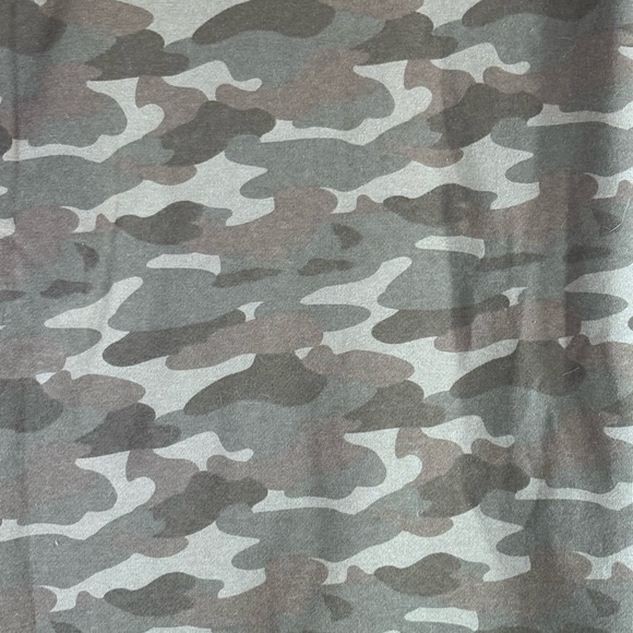 Amazon Essentials Camo Print Sweatshirt – Size 6X (Plus) - Picture 9 of 12